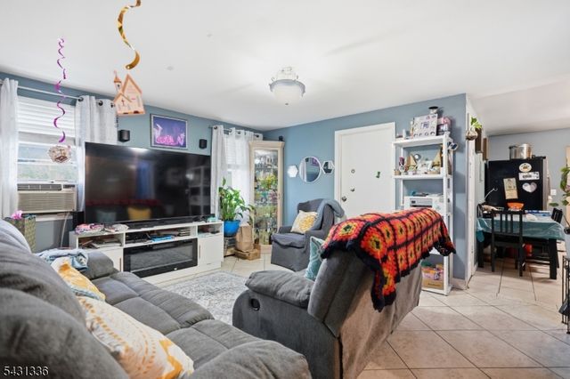 75 Geneva St, Elizabeth City, NJ 07206