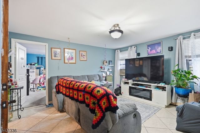 75 Geneva St, Elizabeth City, NJ 07206