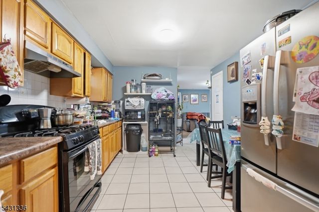 75 Geneva St, Elizabeth City, NJ 07206
