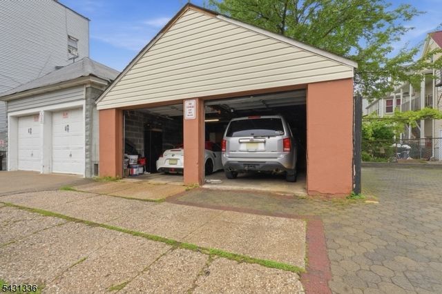 75 Geneva St, Elizabeth City, NJ 07206