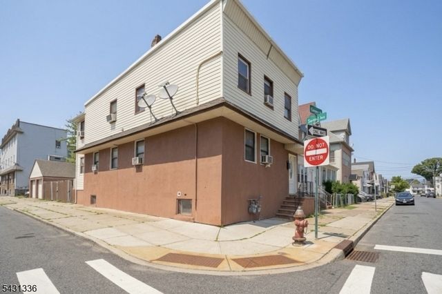75 Geneva St, Elizabeth City, NJ 07206