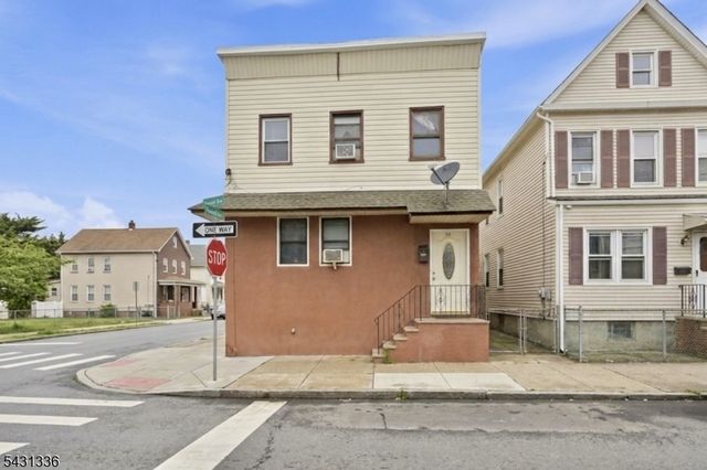 75 Geneva St, Elizabeth City, NJ 07206