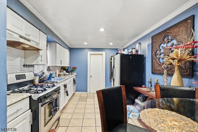 75 Geneva St, Elizabeth City, NJ 07206