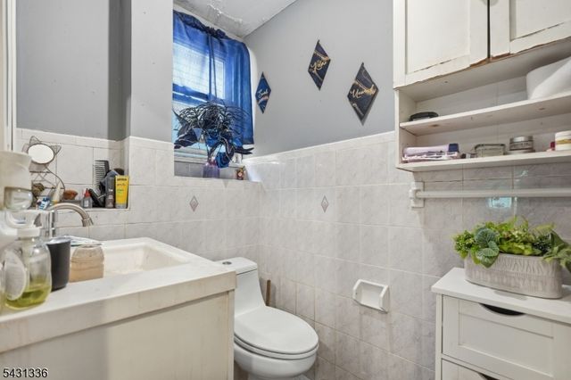 75 Geneva St, Elizabeth City, NJ 07206