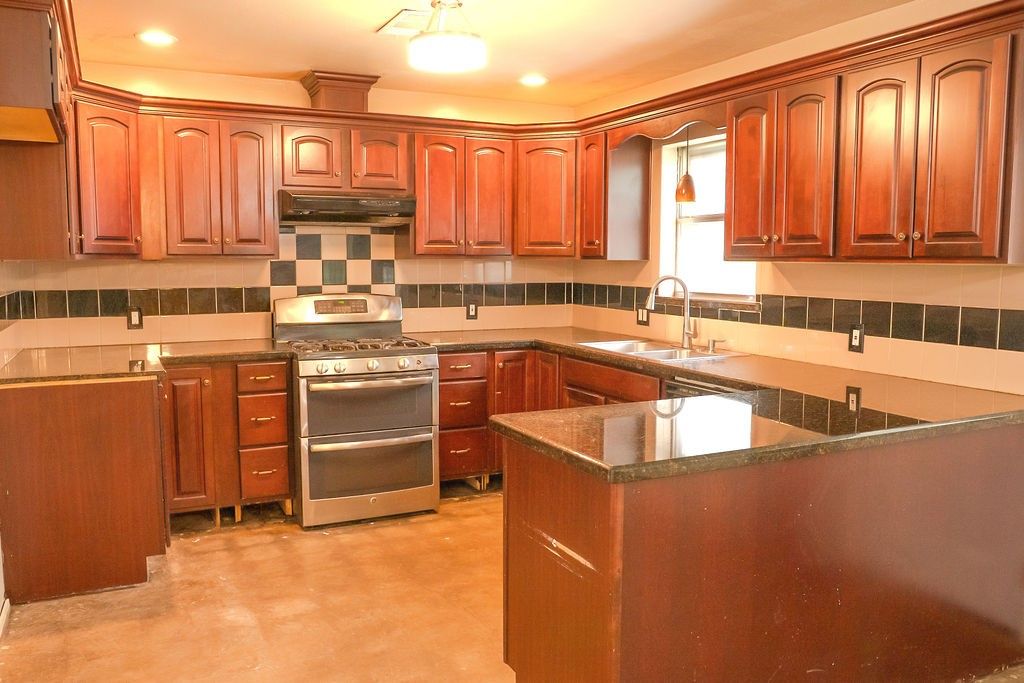 813 Raintree Road, Fort Worth, TX 76103