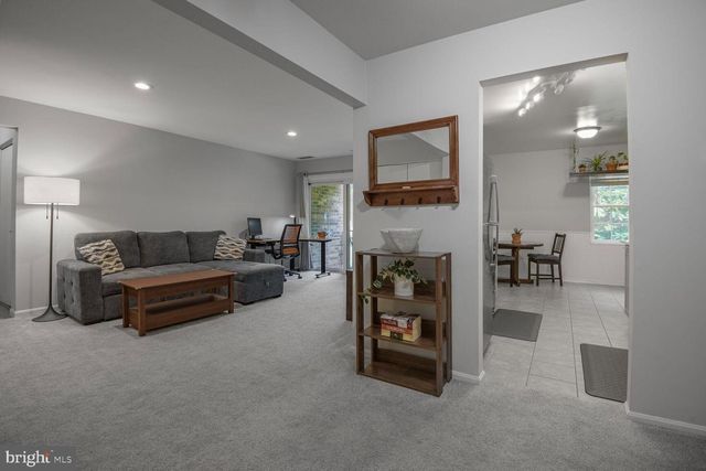 878 COLLEGE PKWY #103, Rockville, MD 20850