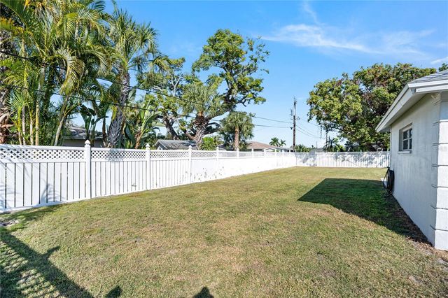 319 MENDEZ DRIVE, Sarasota, FL 34243