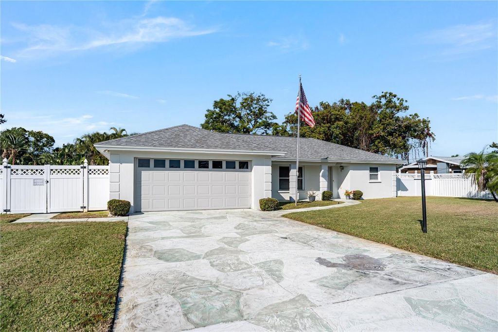 319 MENDEZ DRIVE, Sarasota, FL 34243