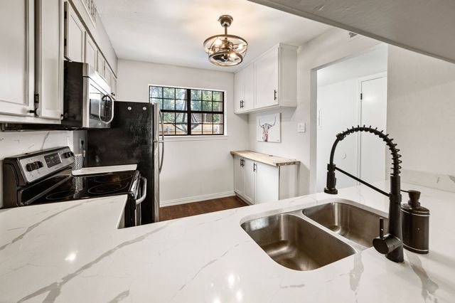 1912 Shadowood Trail, Colleyville, TX 76034