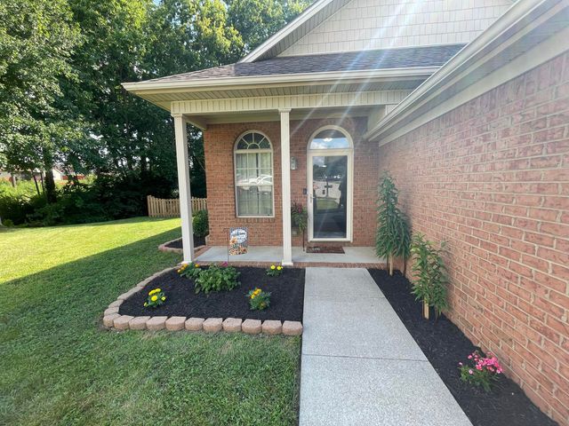 118 Back Stretch Drive, Georgetown, KY 40324