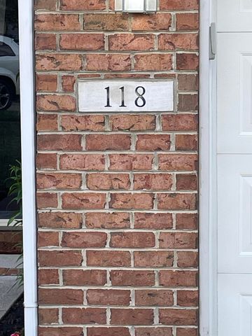 118 Back Stretch Drive, Georgetown, KY 40324