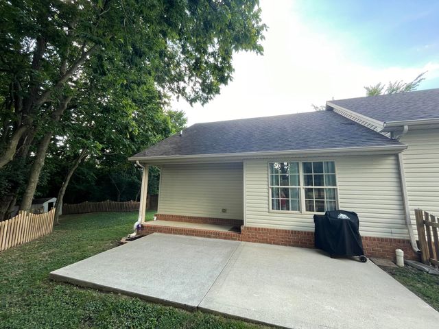 118 Back Stretch Drive, Georgetown, KY 40324