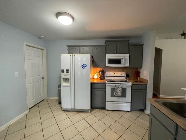118 Back Stretch Drive, Georgetown, KY 40324