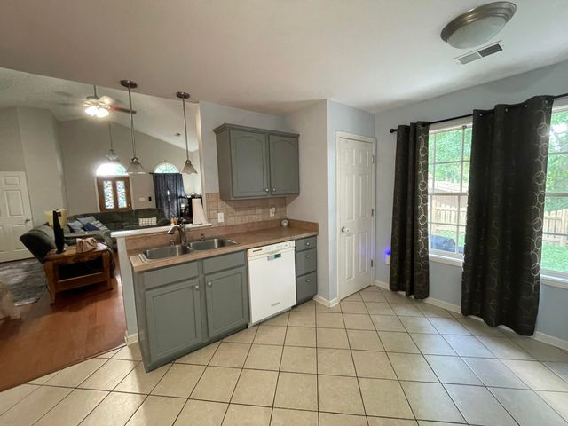118 Back Stretch Drive, Georgetown, KY 40324