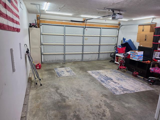 118 Back Stretch Drive, Georgetown, KY 40324