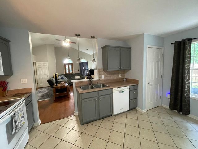 118 Back Stretch Drive, Georgetown, KY 40324