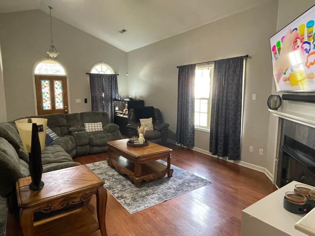 118 Back Stretch Drive, Georgetown, KY 40324