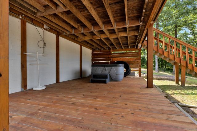 123 Lower Roans Creek Rd, Linden, TN 37096