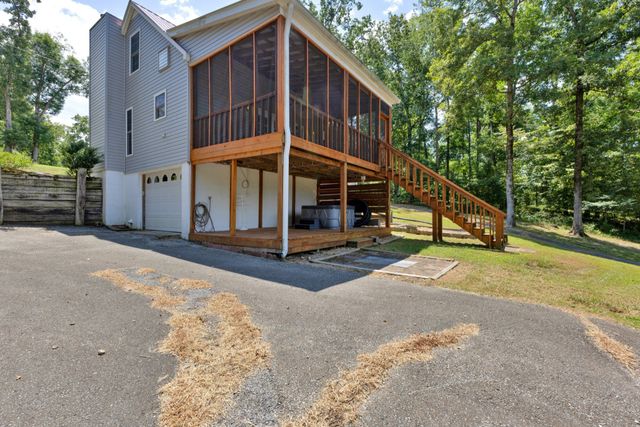 123 Lower Roans Creek Rd, Linden, TN 37096