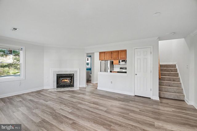 12101 SALEMTOWN DR, Woodbridge, VA 22192