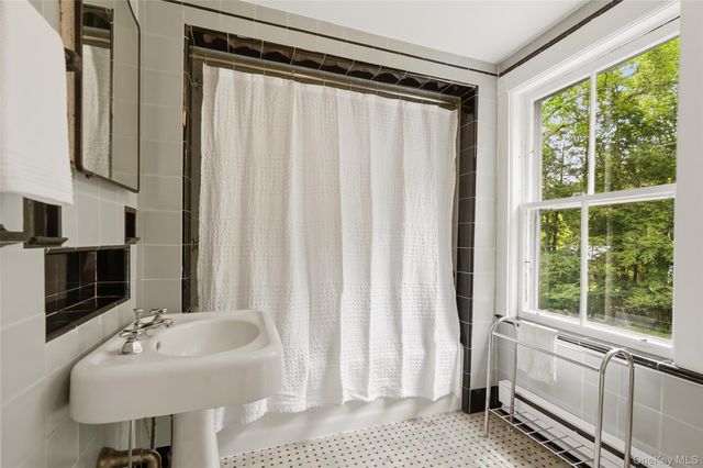 2 Mekeel Street, Katonah, NY 10536