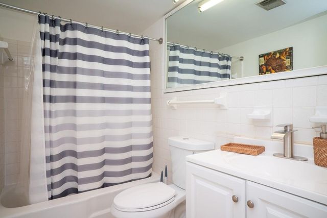 701 Pine Drive 107, Pompano Beach, FL 33060