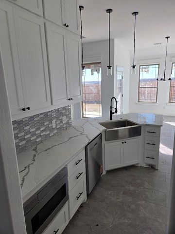 5873 NE Minnow Ln, Elgin, OK 73538