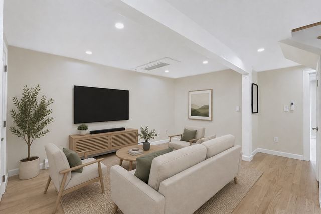 19 Charnock St 2, Beverly, MA 01915