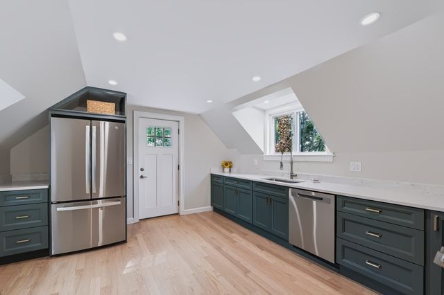 19 Charnock St 2, Beverly, MA 01915