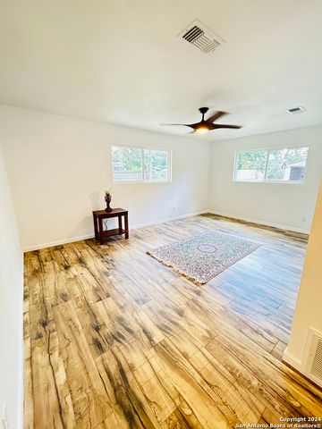 129 BEECHWOOD AVE, Universal City, TX 78148