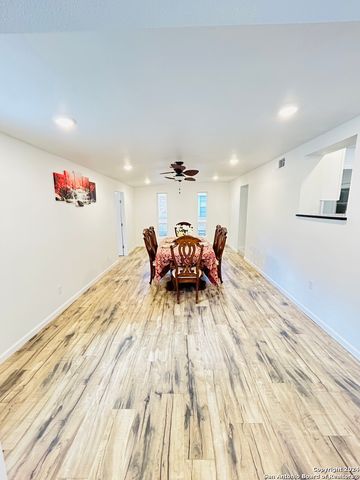 129 BEECHWOOD AVE, Universal City, TX 78148