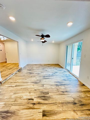 129 BEECHWOOD AVE, Universal City, TX 78148