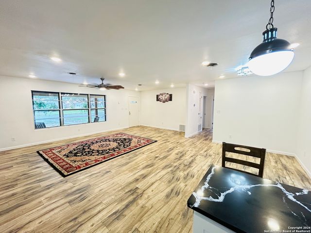 129 BEECHWOOD AVE, Universal City, TX 78148