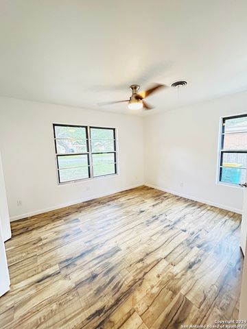 129 BEECHWOOD AVE, Universal City, TX 78148