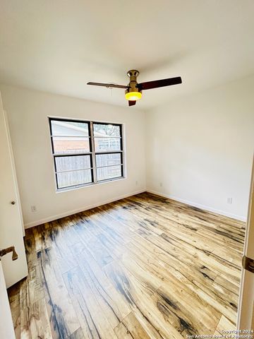 129 BEECHWOOD AVE, Universal City, TX 78148