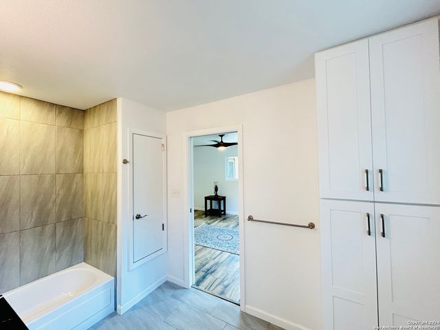 129 BEECHWOOD AVE, Universal City, TX 78148