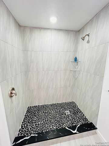 129 BEECHWOOD AVE, Universal City, TX 78148