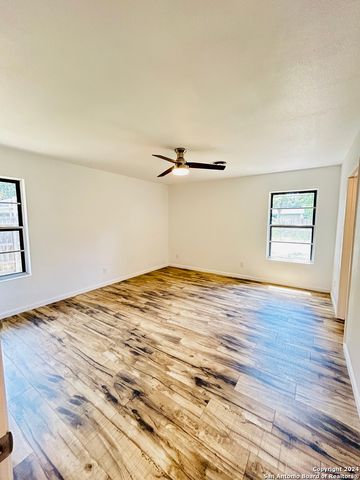 129 BEECHWOOD AVE, Universal City, TX 78148