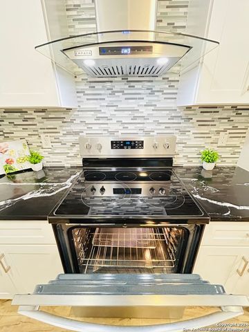 129 BEECHWOOD AVE, Universal City, TX 78148