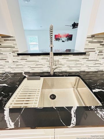 129 BEECHWOOD AVE, Universal City, TX 78148