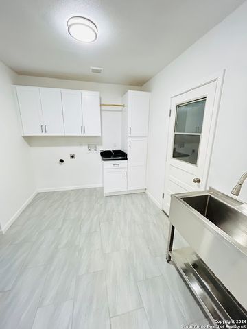 129 BEECHWOOD AVE, Universal City, TX 78148