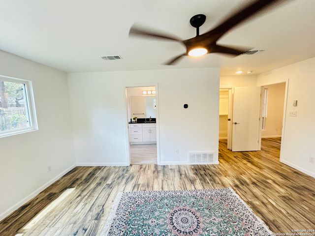 129 BEECHWOOD AVE, Universal City, TX 78148