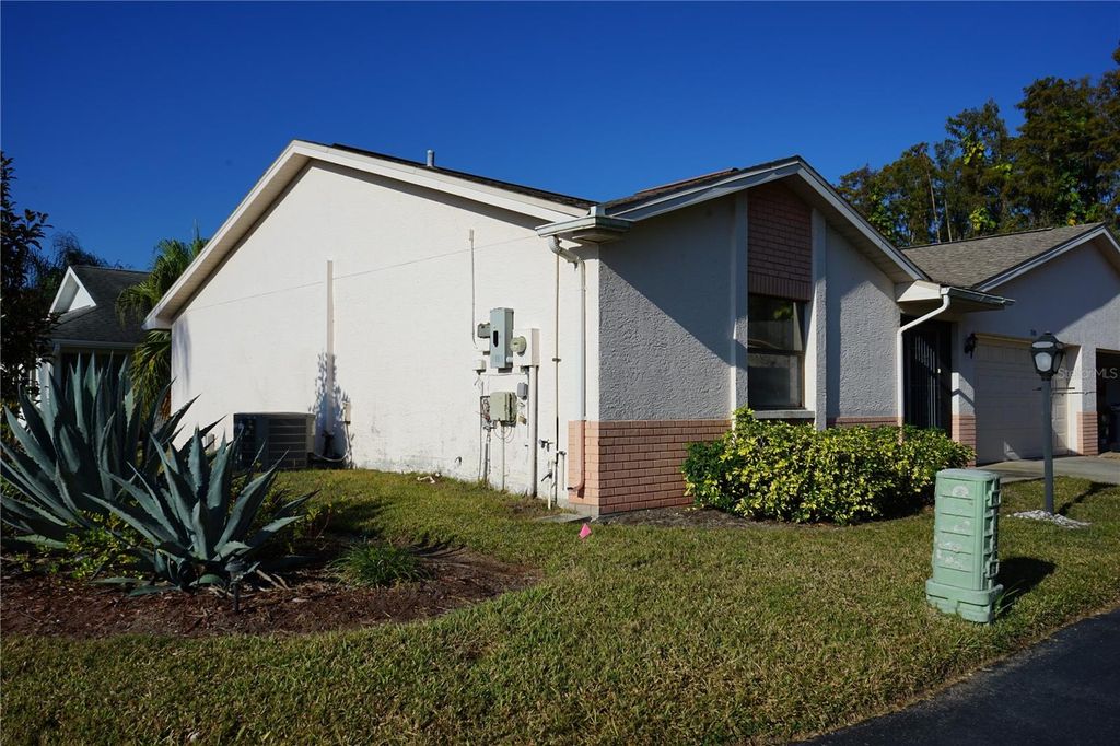 Image 2 of property listing at 1760 ATRIUM DRIVE, Sun City Center, FL 33573