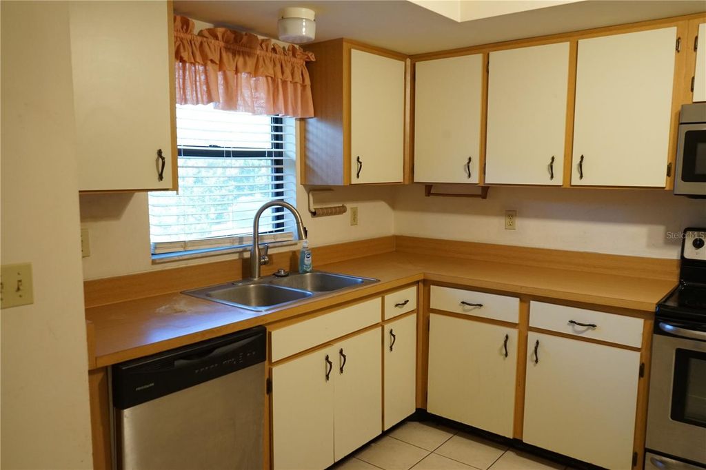 Image 10 of property listing at 1760 ATRIUM DRIVE, Sun City Center, FL 33573