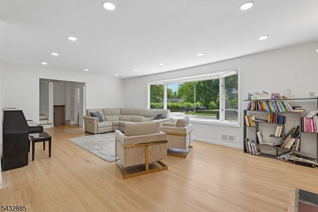 215 Exeter Way, Hillside Twp., NJ 07205