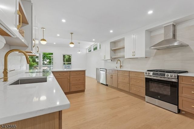 215 Exeter Way, Hillside Twp., NJ 07205