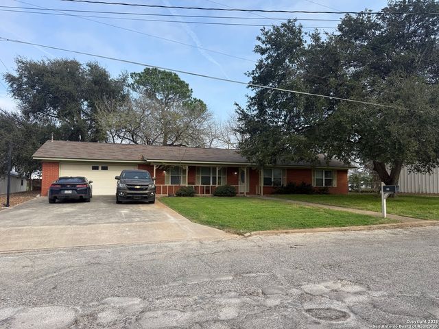 922 Wilshire, Pleasanton, TX 78064