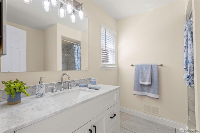 22511 Deerfield Road, Novi, MI 48375