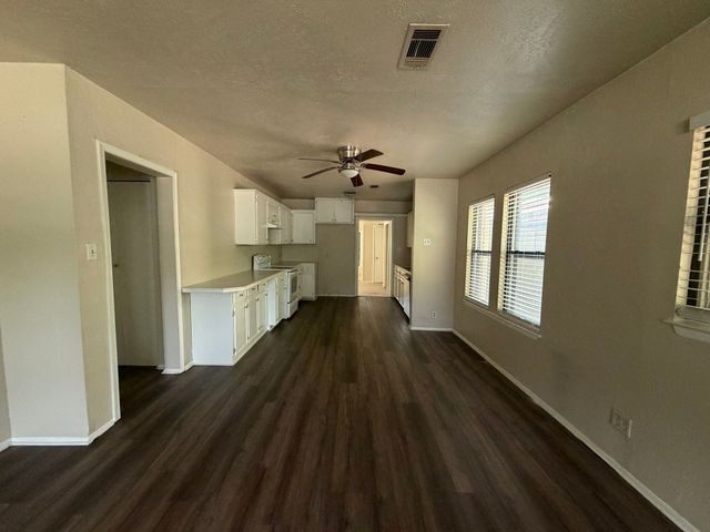 1404 E Tennie Street, Gainesville, TX 76240
