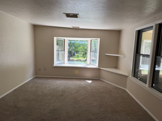 1404 E Tennie Street, Gainesville, TX 76240